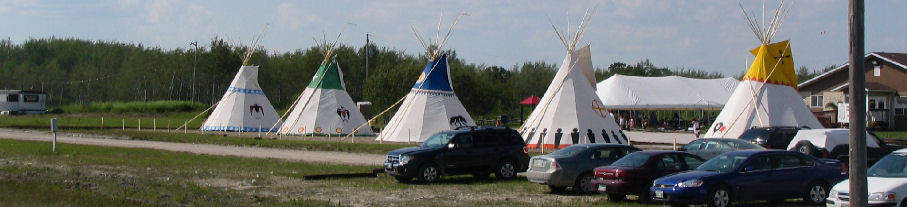 Camp de tipis indiens au Manitoba