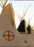 Camp de tepees Ojibway au Canada