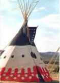 Tipi dans les bois du Québec